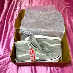 Brand new with box Vans sneakers  Women US  11. Men US 9.5